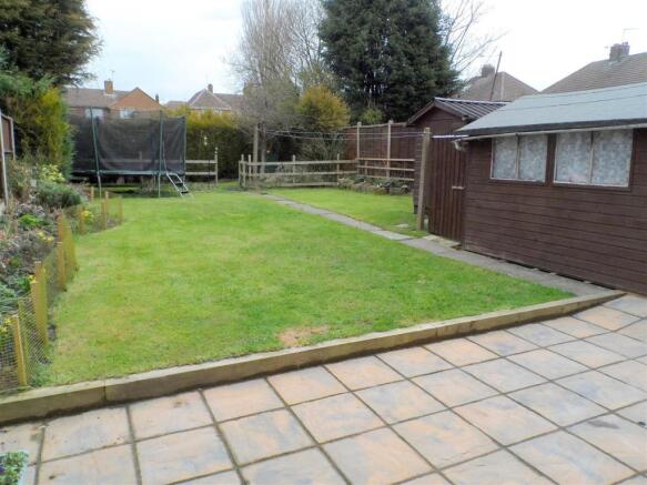 ENCLOSED REAR GARDEN