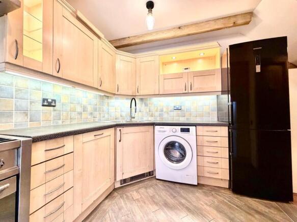 2 bed Semi-Detached Bungalow to rent Image 4