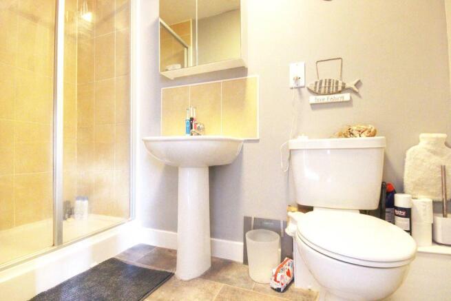 Ensuite to Bed 1
