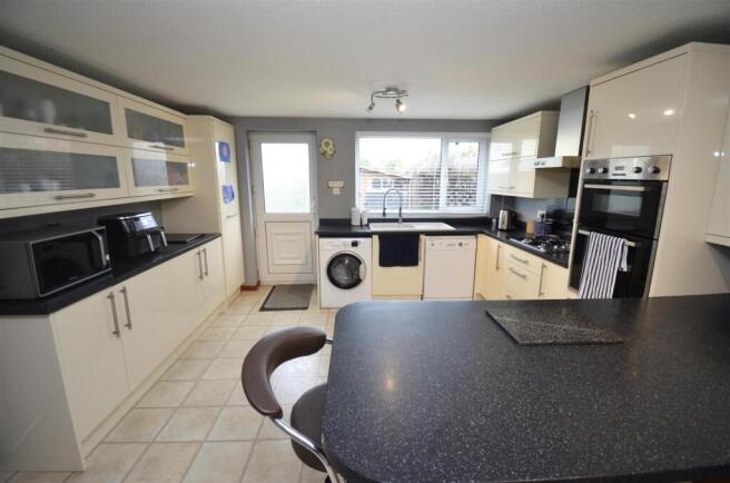 KITCHEN/ BREAKFAST ROOM