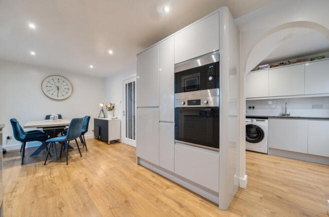 1401264-12-696f5d...