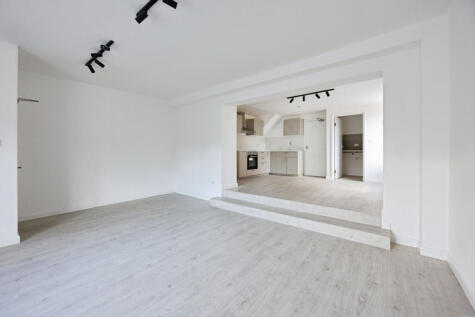 The Street, Ashford, TN26 3