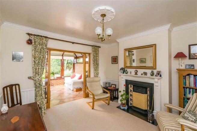 SEPARATE DINING ROOM