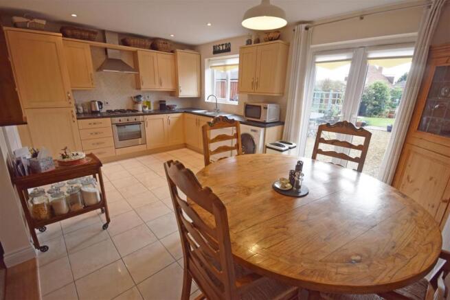 Kitchen2.jpg
