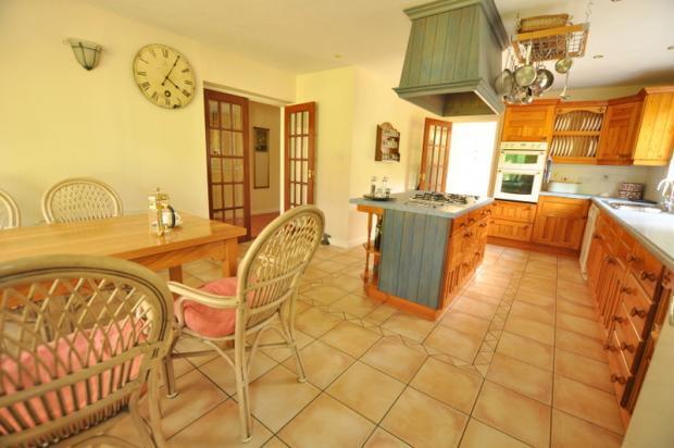 kitchen/breakfast