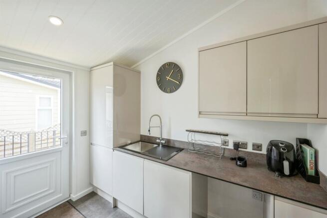 2 bed Park Home for sale Image 8