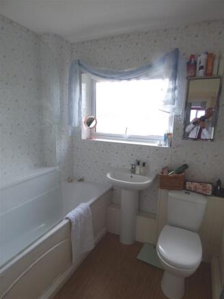 Bathroom.JPG