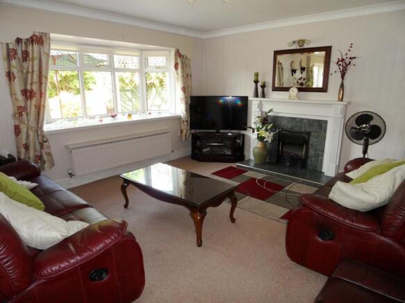 Lounge/ Dining Room