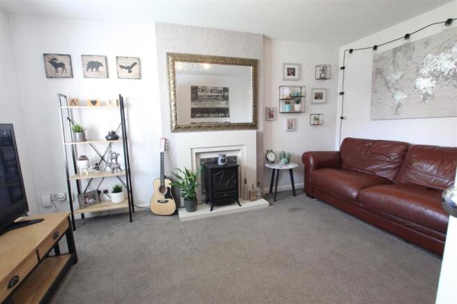 Living Room (2).JPG