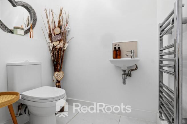 4 bed Detached for sale Image 10