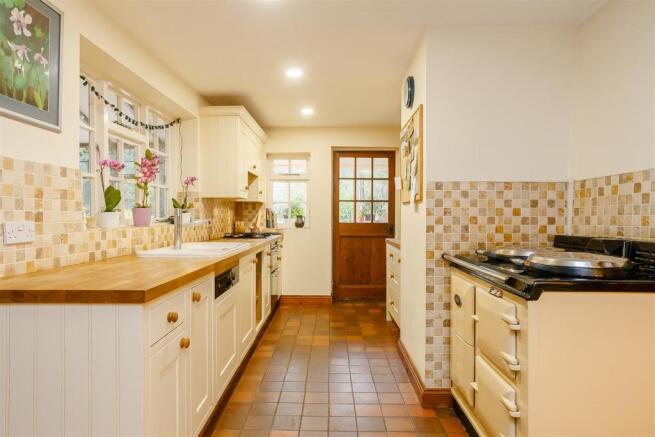 8402242-interior03.jpg