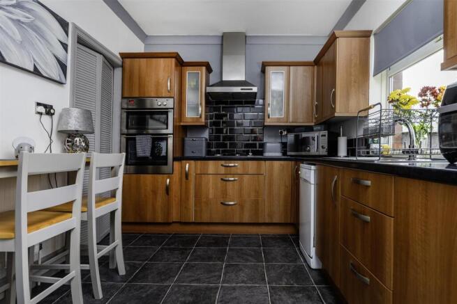 2 bed Semi-Detached for sale Image 7