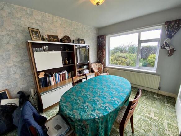 DINING ROOM.jpg