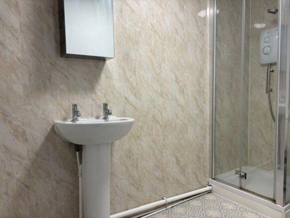2 bed Flat to rent Image 5
