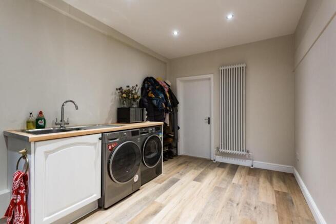 4 bed Semi-Detached for sale Image 12