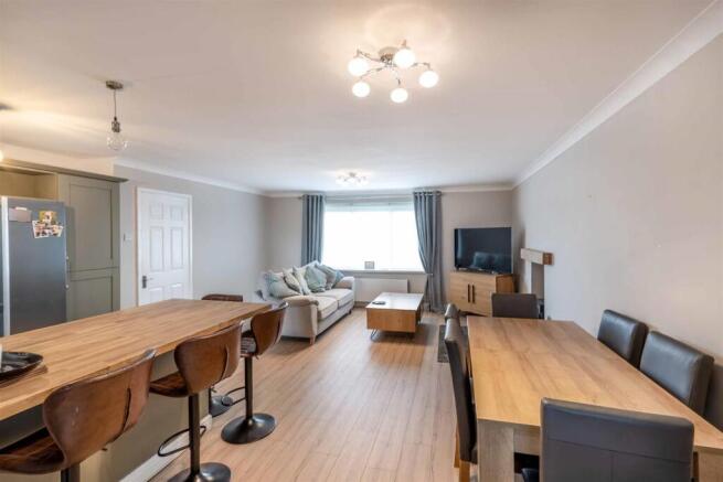 4 bed Detached Bungalow for sale Image 7