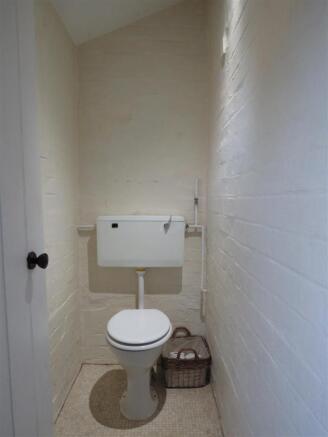 Cloakroom/wc