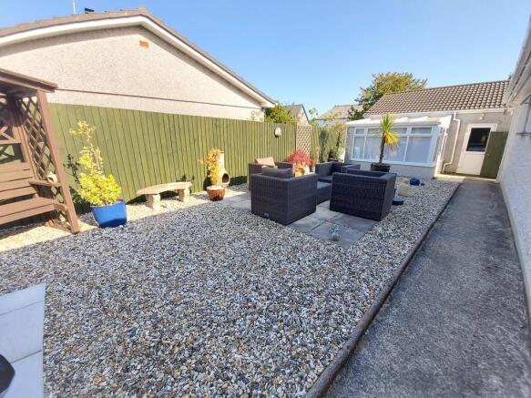 Garden to side