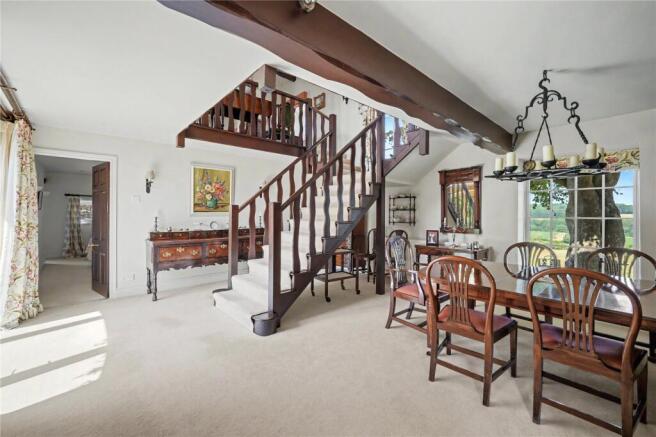 5 bed Detached for sale Image 11