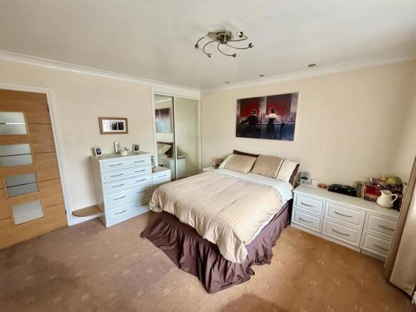 2 bed Semi-Detached Bungalow for sale Image 9