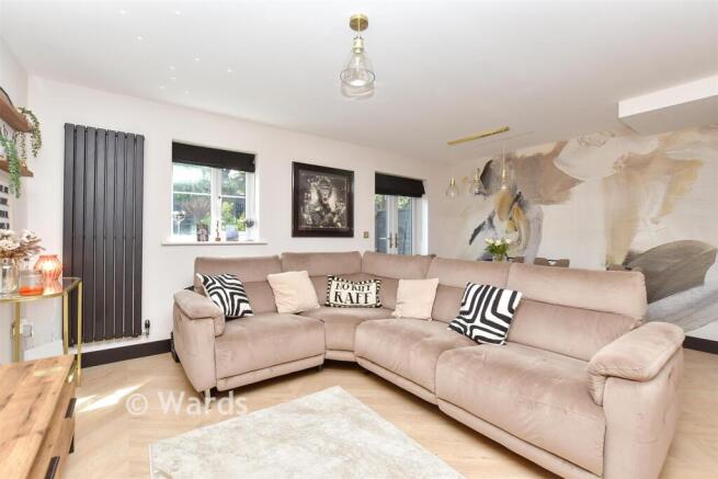 Lounge/Dining Area