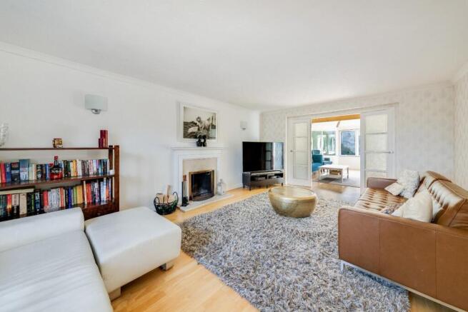 SITTING ROOM.jpg