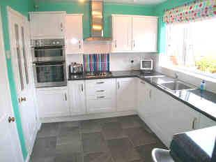 OPEN PLAN BREAKFAST KITCHEN