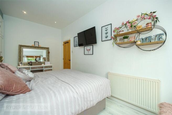 3 bed Terraced for sale Image 10