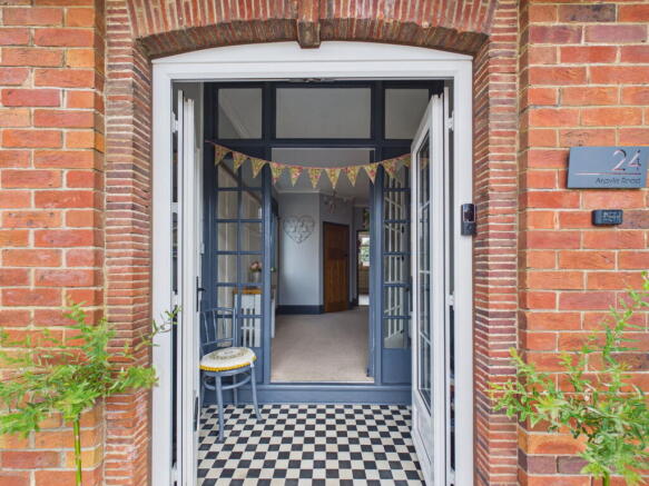 4 bed Semi-Detached for sale Image 3
