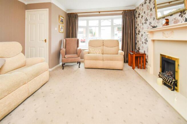 84 Bellencroft Gardens - Living Room.jpg