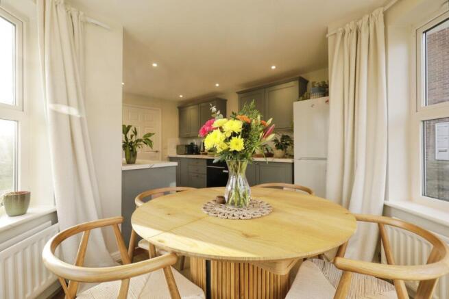 2 bed Ground Flat for sale Image 7