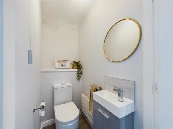 GUEST CLOAKROOM