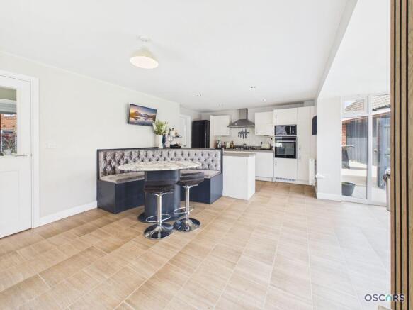 5 bed Detached for sale Image 5