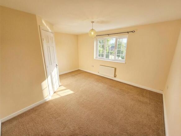 3 bed Town House to rent Image 11