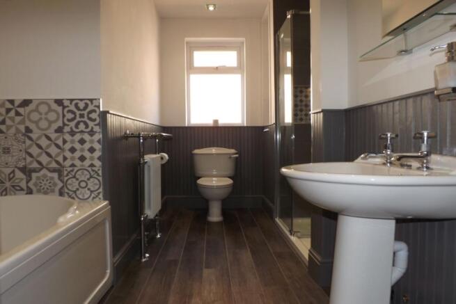 Family Bathroom / WC