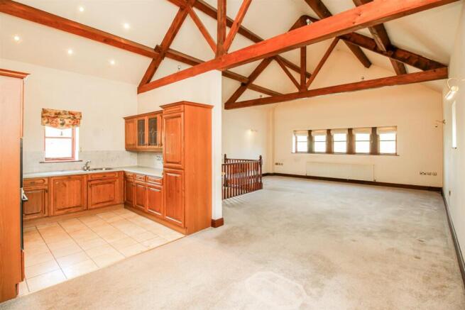 OPEN PLAN LIVING/DINING ROOM