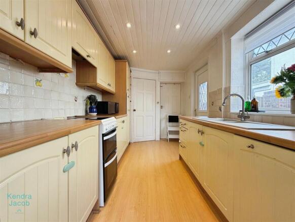 3 bed Semi-Detached for sale Image 5