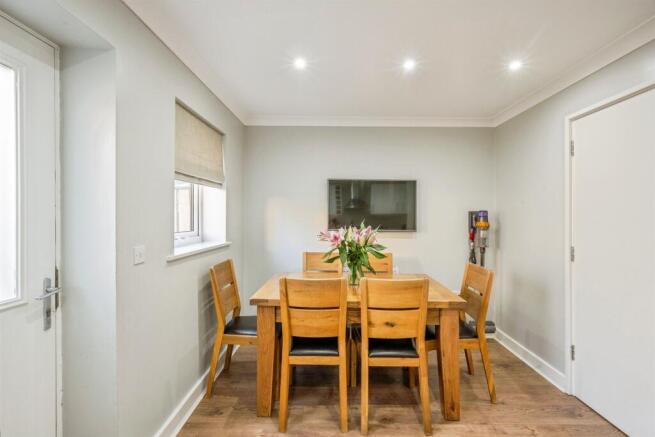 4 bed Terraced for sale Image 8