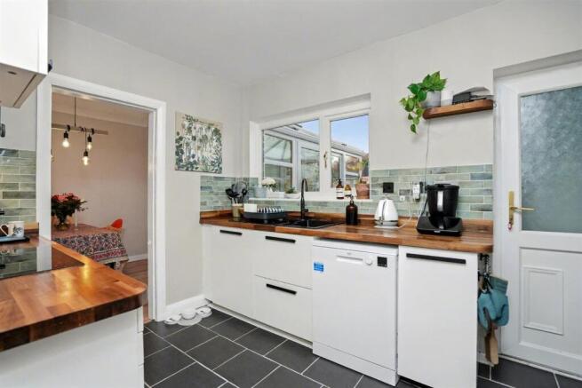 14 England Cresent-3.jpeg