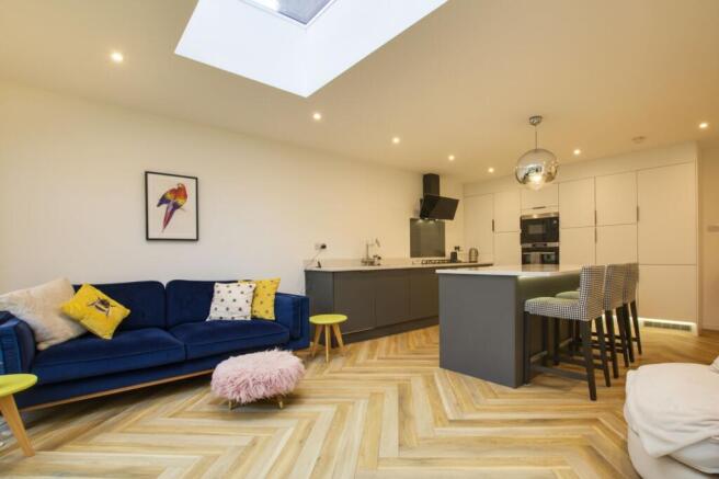 Open-Plan Kitchen / Dining Living Area