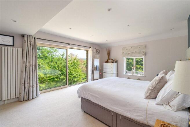 6 bed Detached for sale Image 10