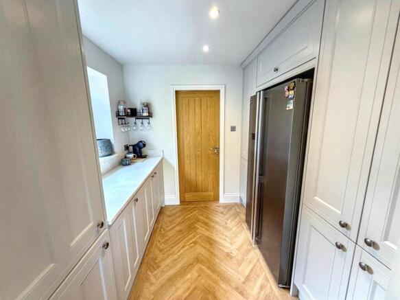 4 bed Detached for sale Image 8
