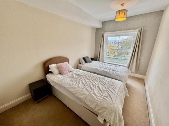 2 bed Flat for sale Image 9