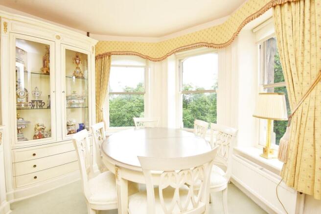 2 bed Flat for sale Image 5