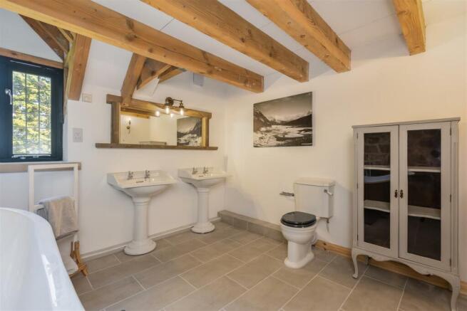 Overfield Lodge Bathroom-2.jpg