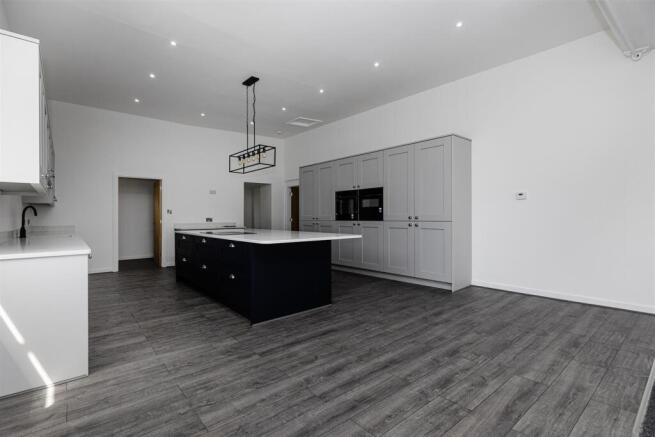 4 bed Detached for sale Image 11