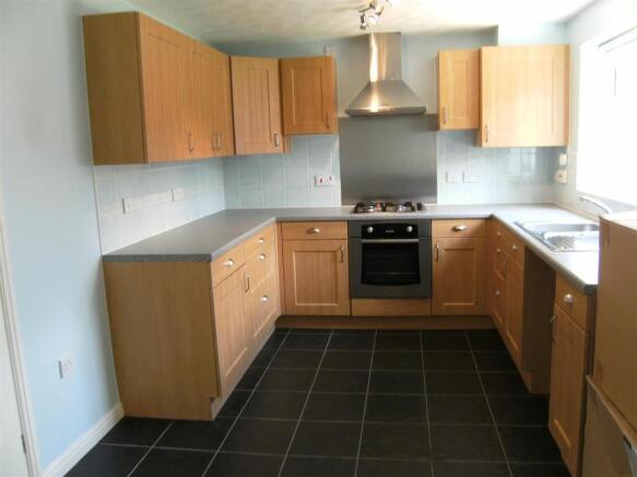 5 Woburn Close 002.JPG