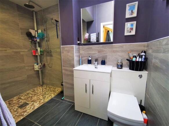 EN SUITE TO MASTE...
