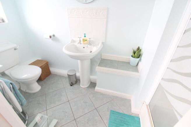 MASTER EN-SUITE