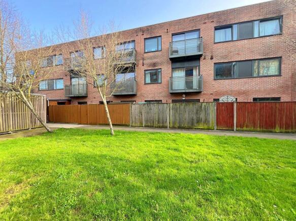 2-bed flat on Elmgrove Road, Harrow, £280,000